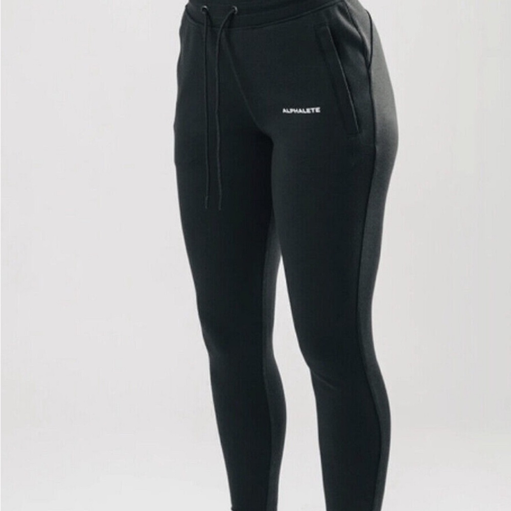 Alphalete Joggers // Women